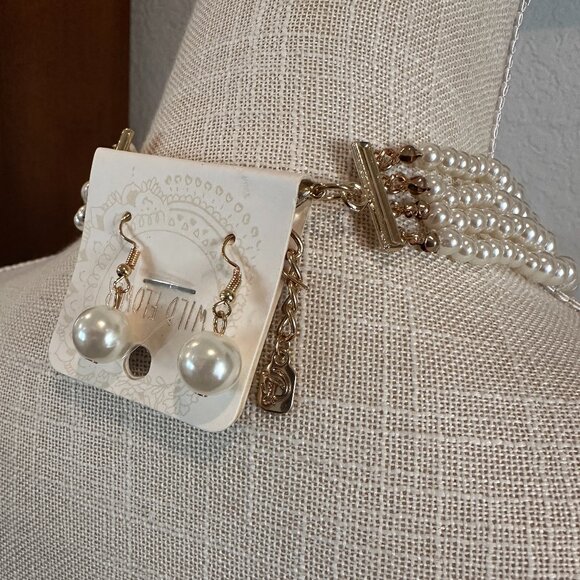 WILD FLOWER 4 Strand Fashion Faux Pearl Necklace & Earrings - Picture 3 of 7
